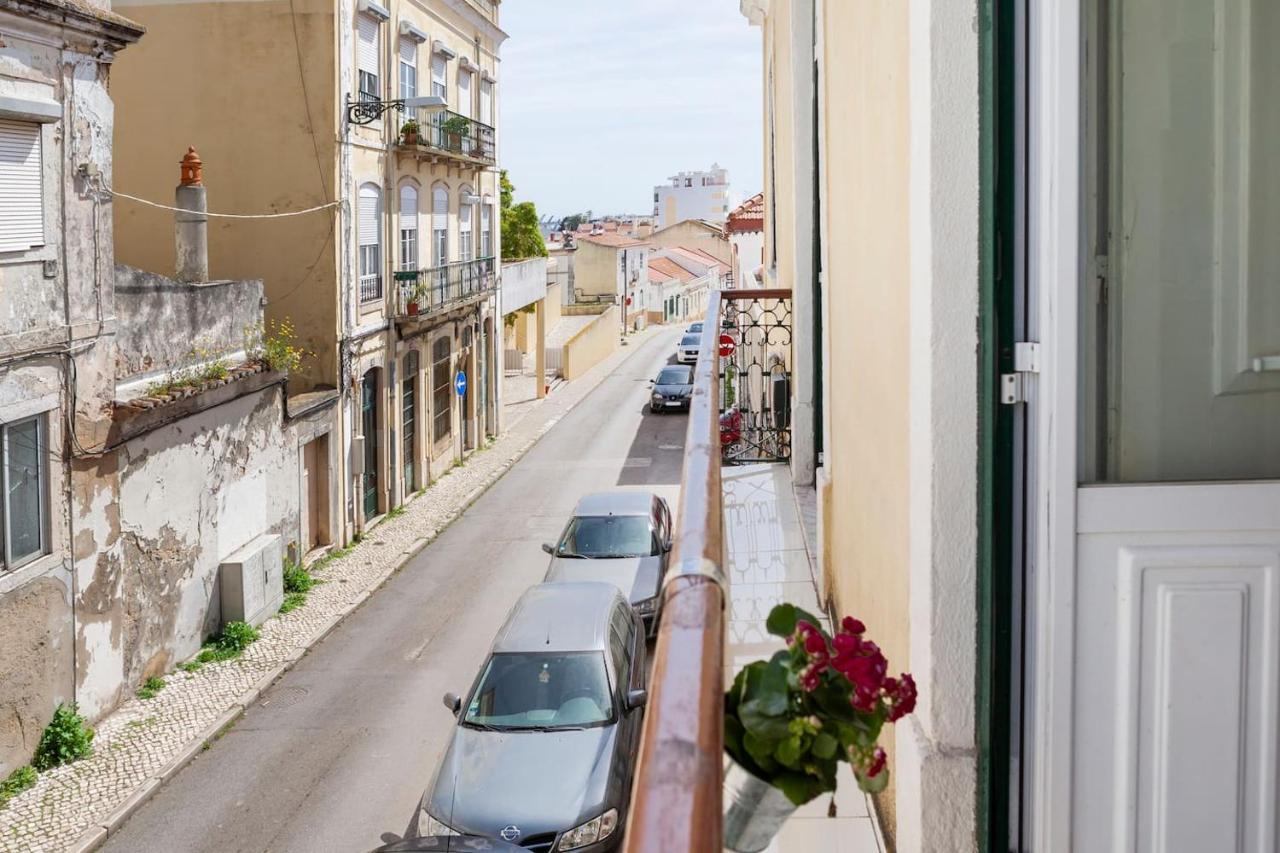 2 Bedroom Apartment For 4 People With Free Public Parking Lisbon Exterior photo